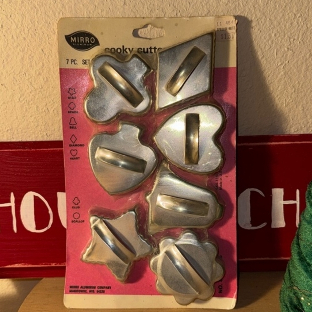Vintage Mirro 7 pc Cooky Cutter set